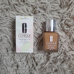 Clinique Superbalanced Makeup Silk Almond 16 Foundation SPF 15 Size 1 fl oz ✨️💫